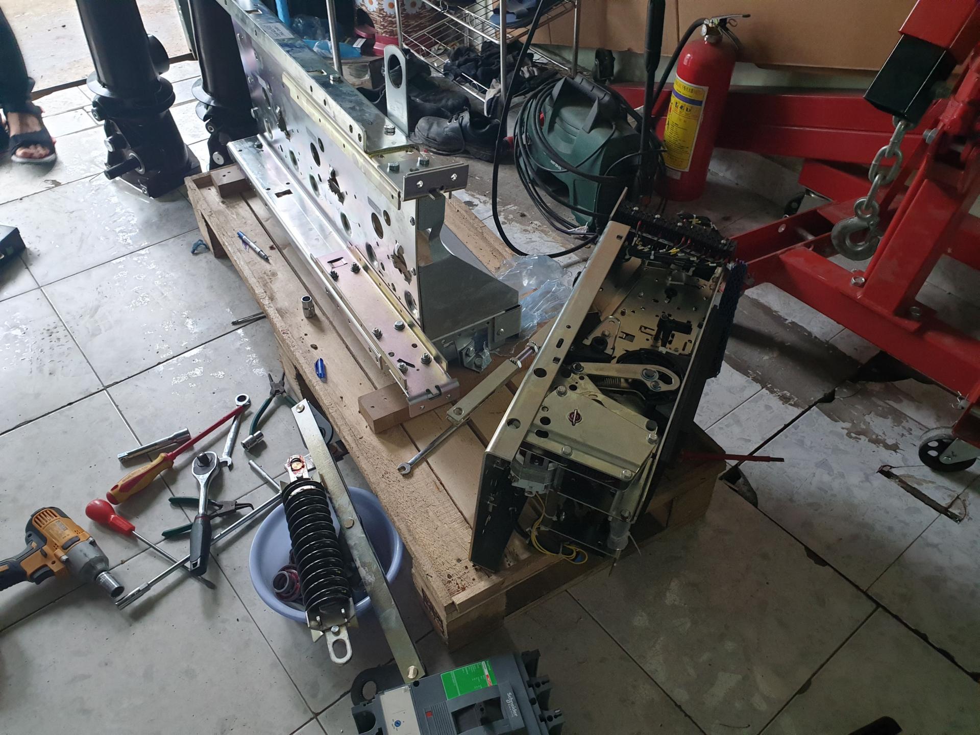 Sửa chữa máy cắt trung hạ thế VCB ACB, MCCB