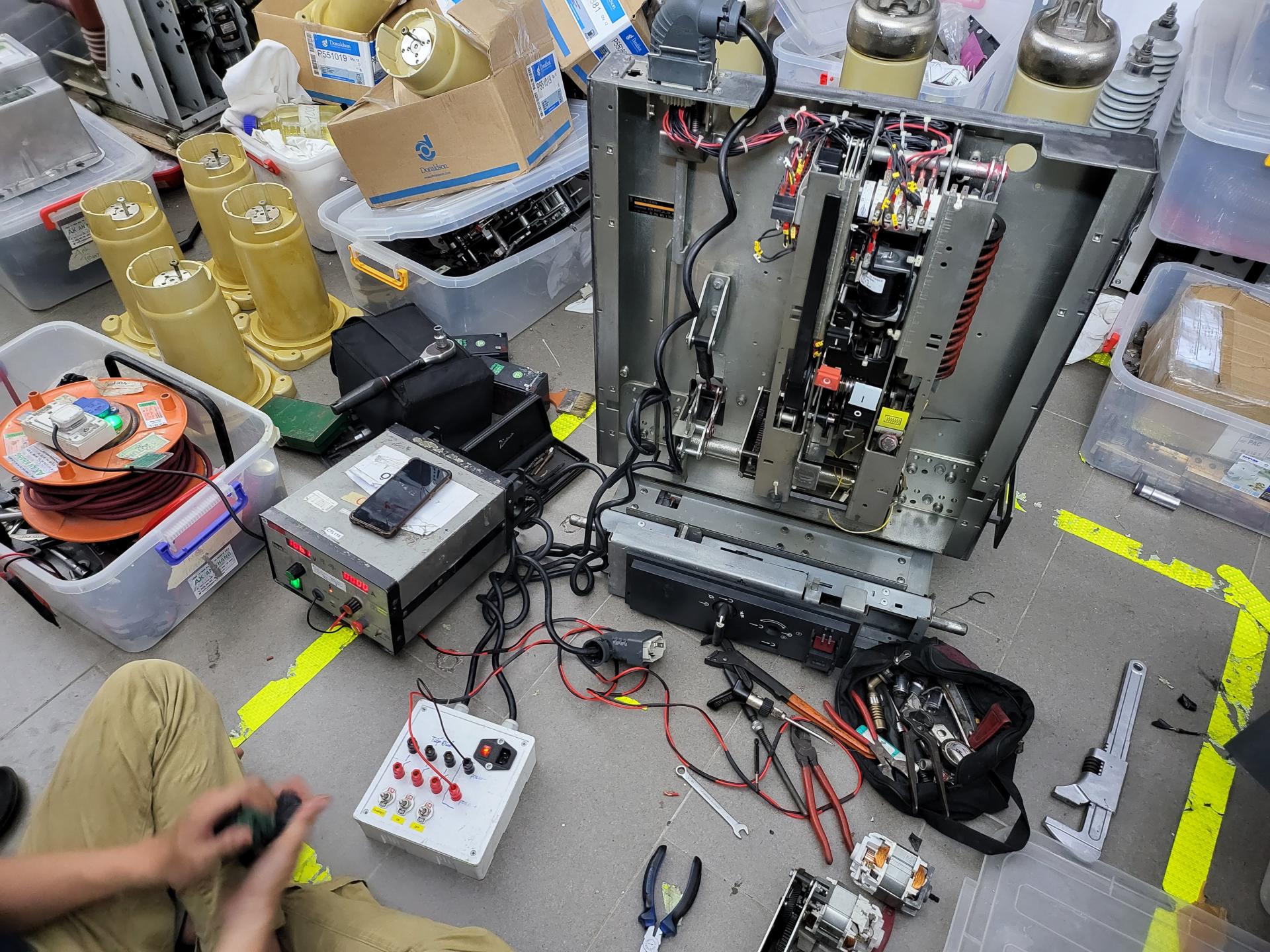 Sửa chữa máy cắt trung hạ thế VCB ACB, MCCB