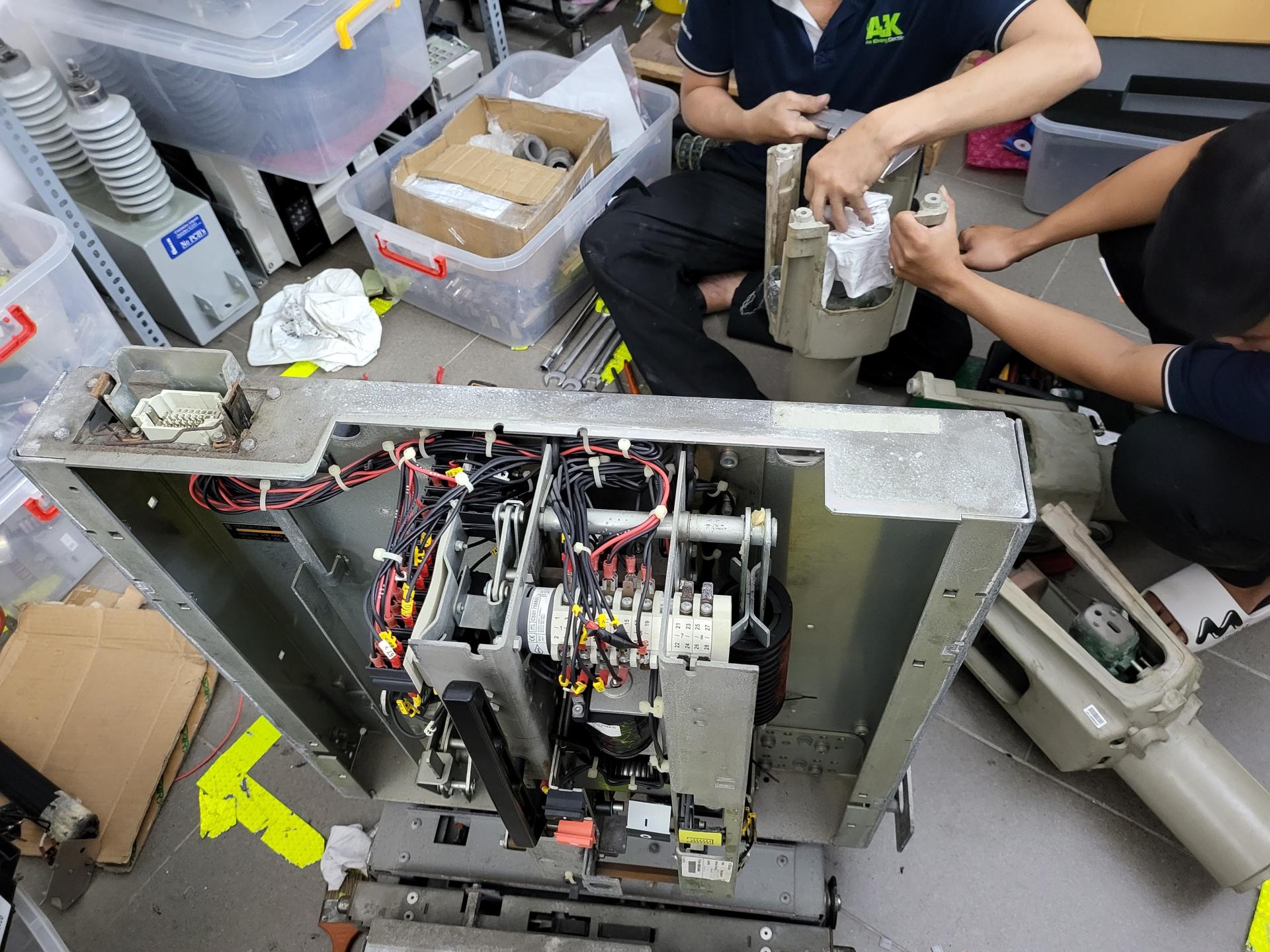 Sửa chữa máy cắt trung hạ thế VCB ACB, MCCB