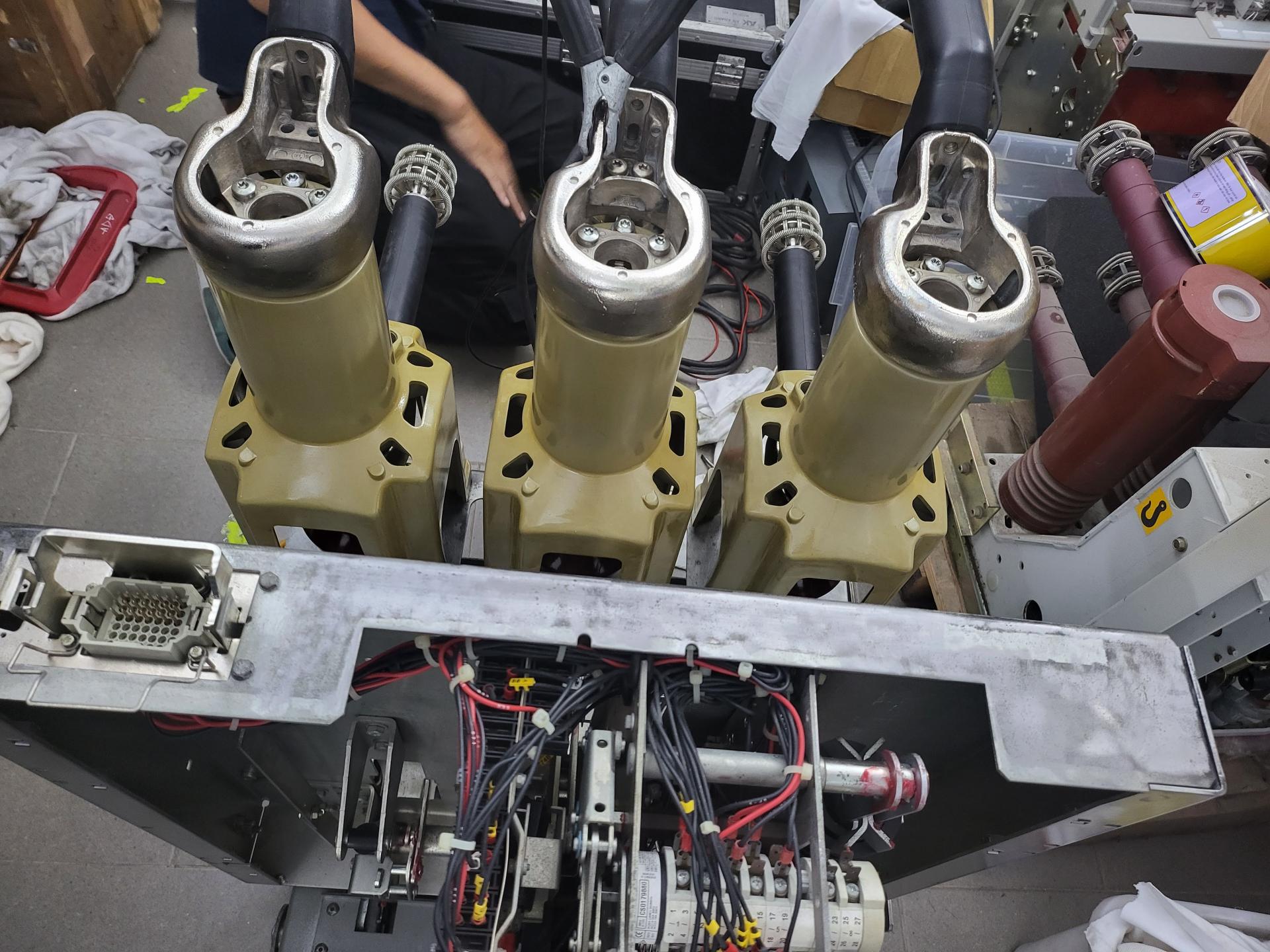 Sửa chữa máy cắt trung hạ thế VCB ACB, MCCB